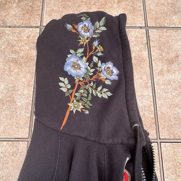 Gucci Black & Multicolor Floral Embroidered Cotton Zip-Up Hoodie - Picture 9 of 14